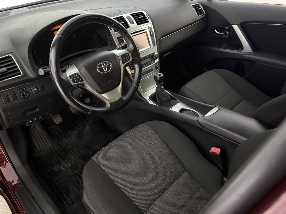 TOYOTA Avensis 2013