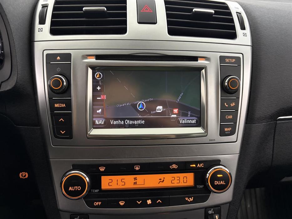 TOYOTA Avensis 2013