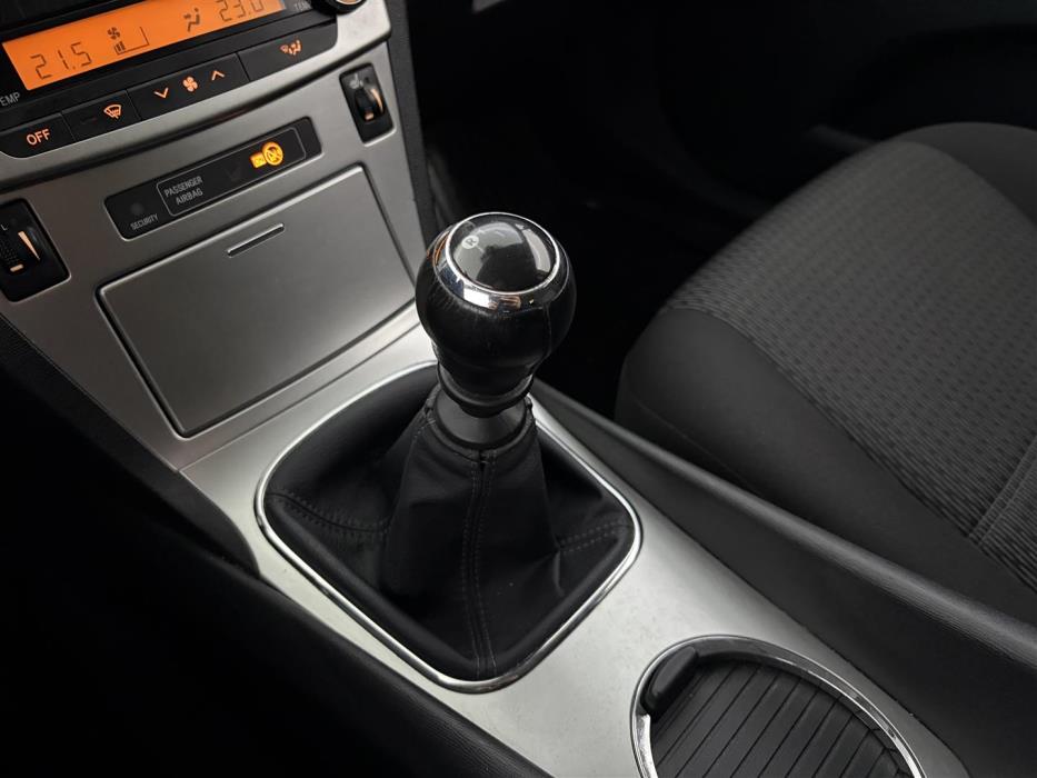 TOYOTA Avensis 2013