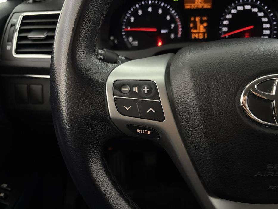 TOYOTA Avensis 2013