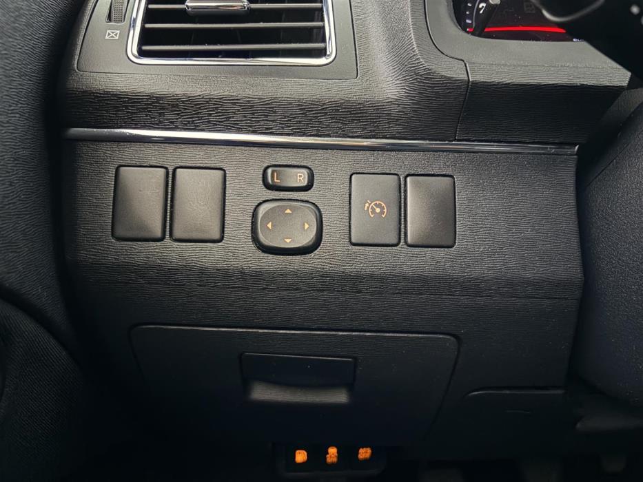 TOYOTA Avensis 2013