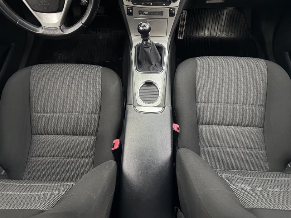 TOYOTA Avensis 2013