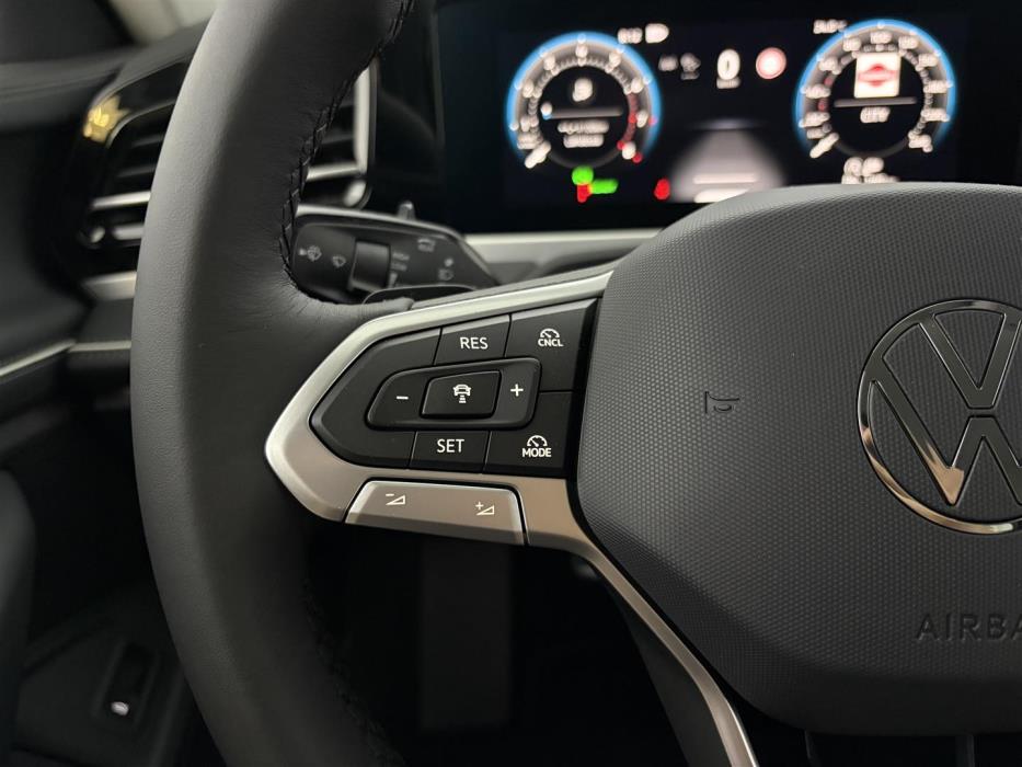 Volkswagen Passat 2025