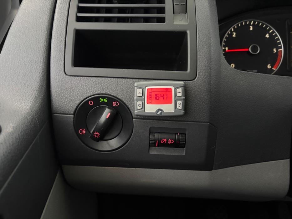VOLKSWAGEN Transporter 2011