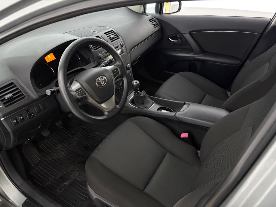 TOYOTA Avensis 2010