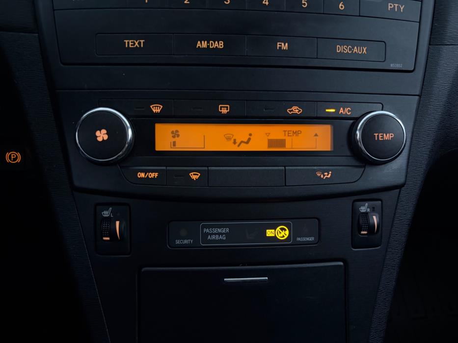 TOYOTA Avensis 2010