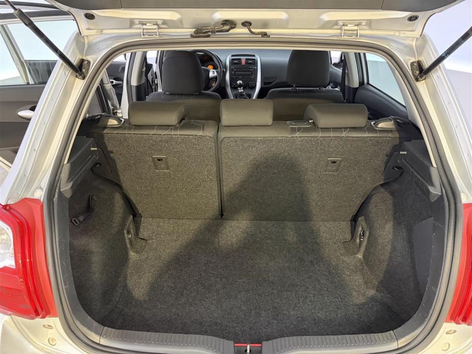 TOYOTA Auris 2012