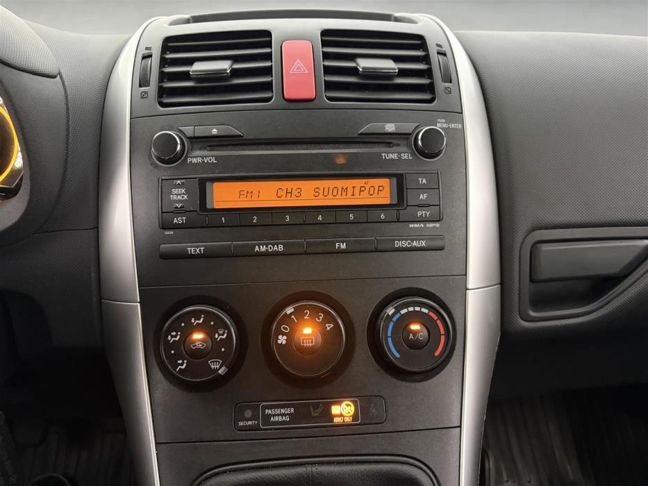 TOYOTA Auris 2012