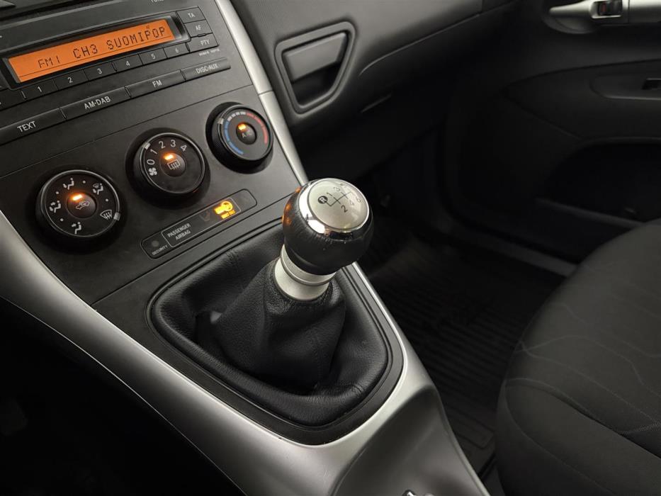 TOYOTA Auris 2012