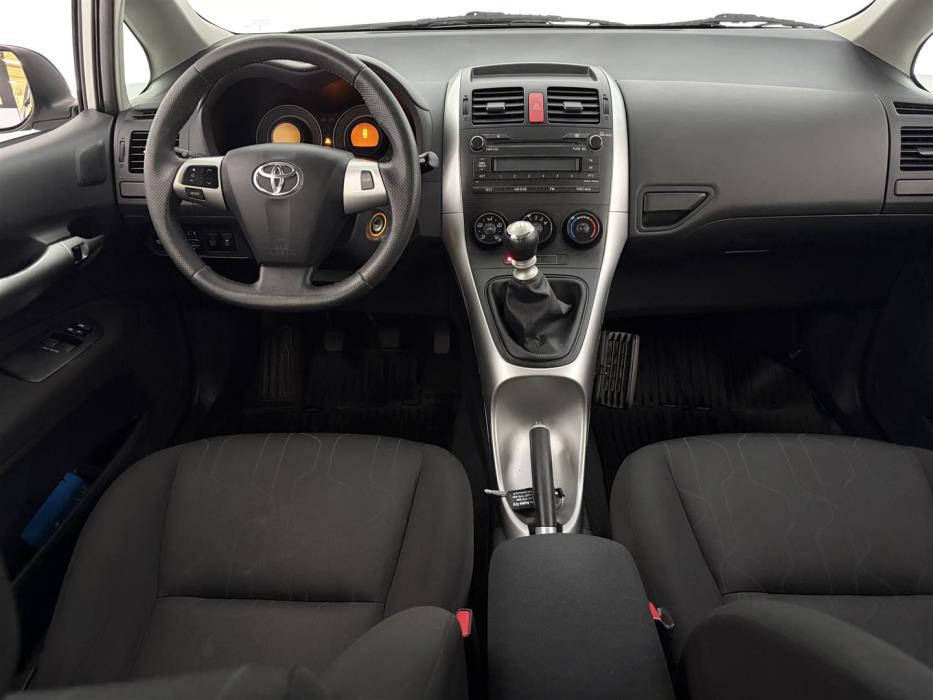 TOYOTA Auris 2012