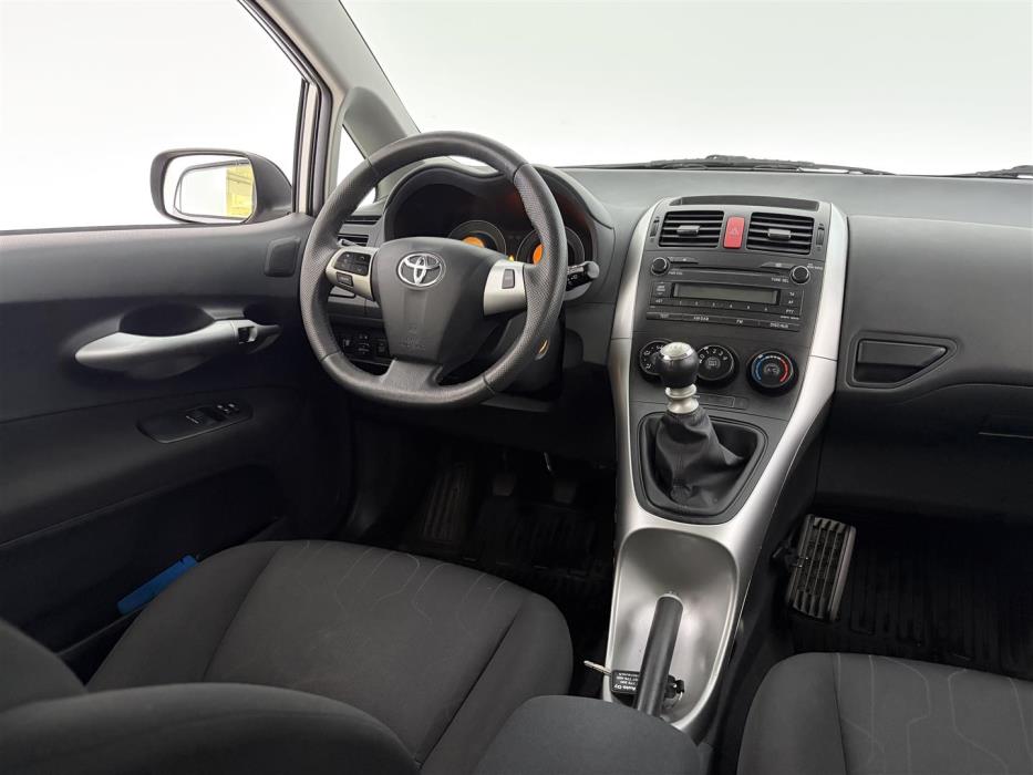 TOYOTA Auris 2012