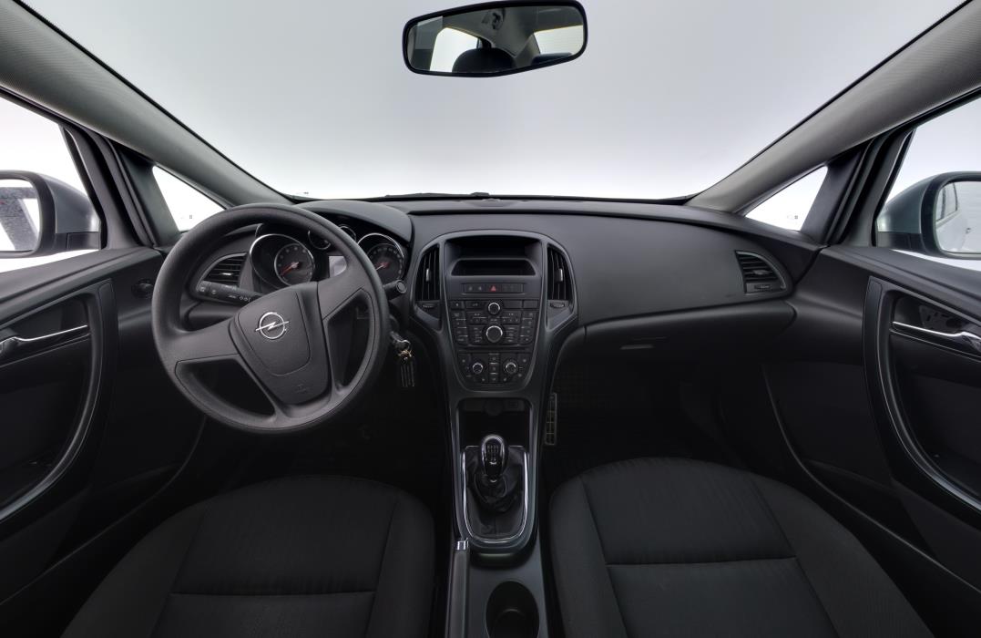 OPEL Astra 2012
