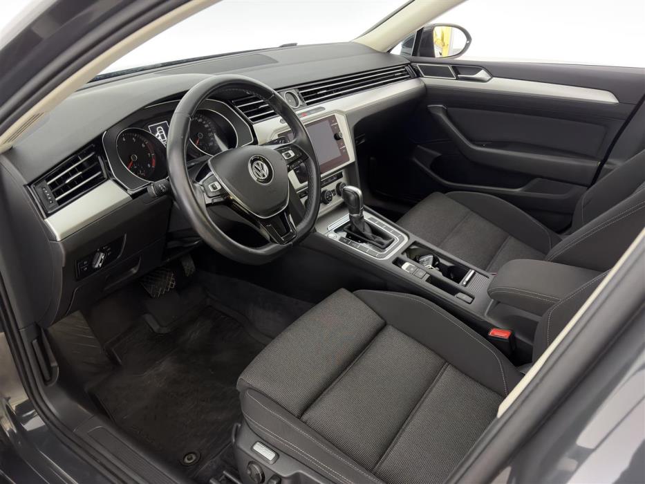 VOLKSWAGEN Passat 2018