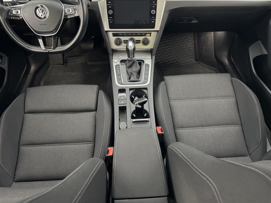 VOLKSWAGEN Passat 2018