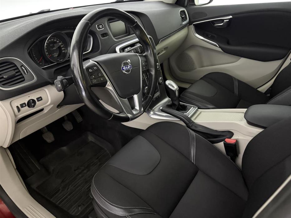 VOLVO V40 2013