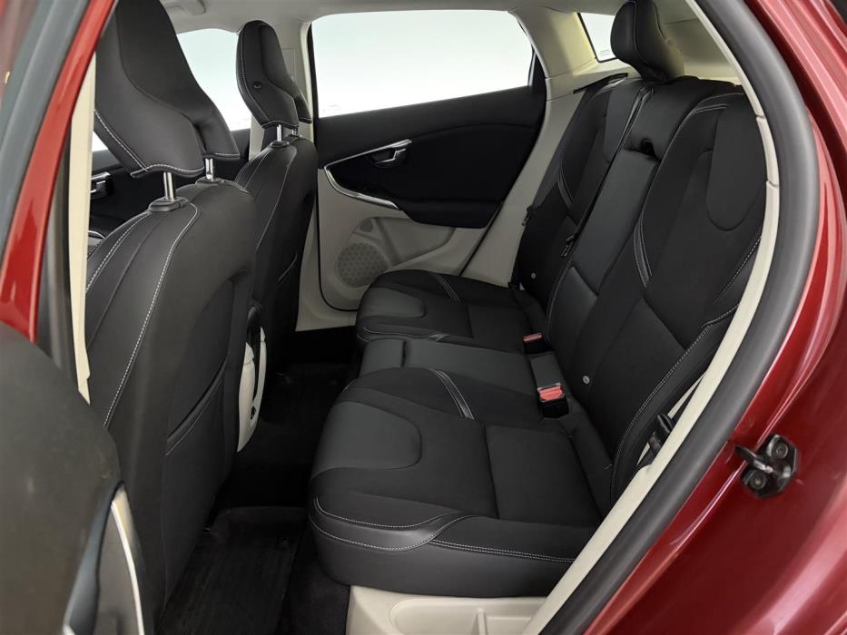 VOLVO V40 2013