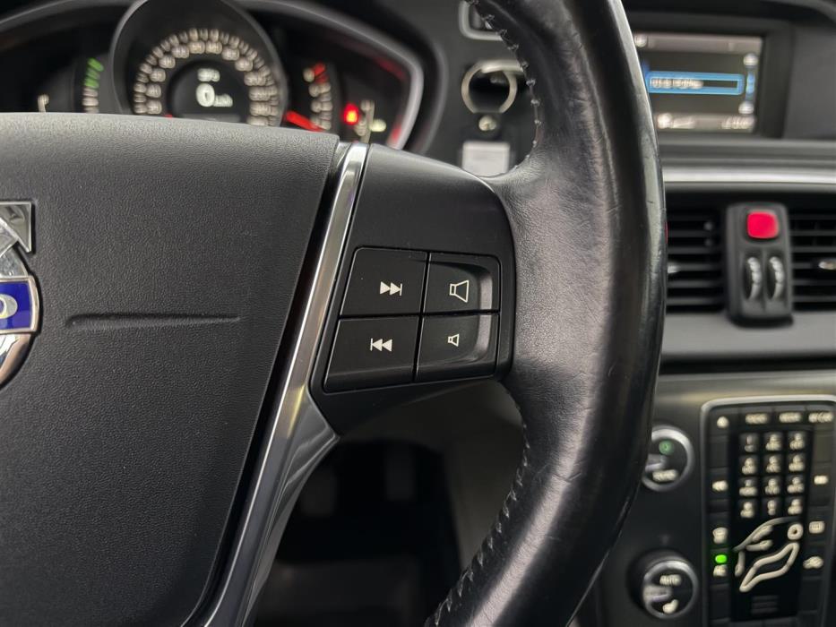 VOLVO V40 2013