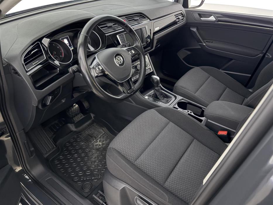 VOLKSWAGEN Touran 2017