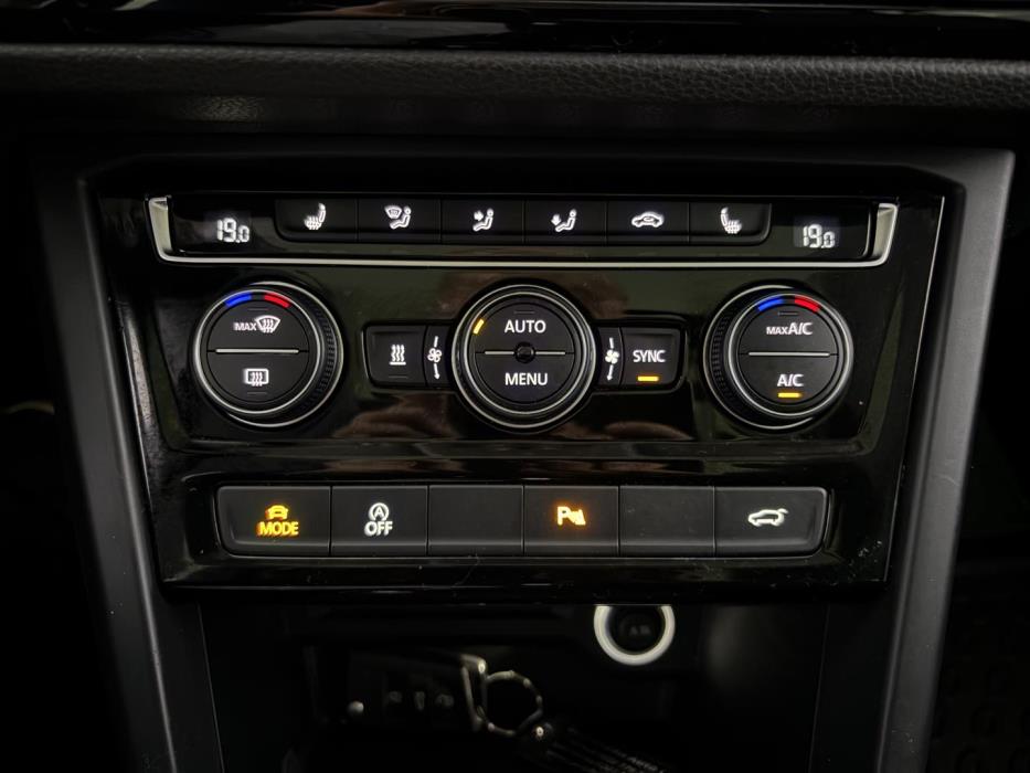 VOLKSWAGEN Touran 2017