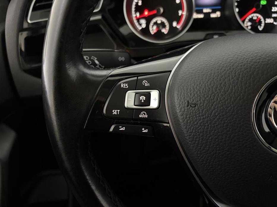 VOLKSWAGEN Touran 2017