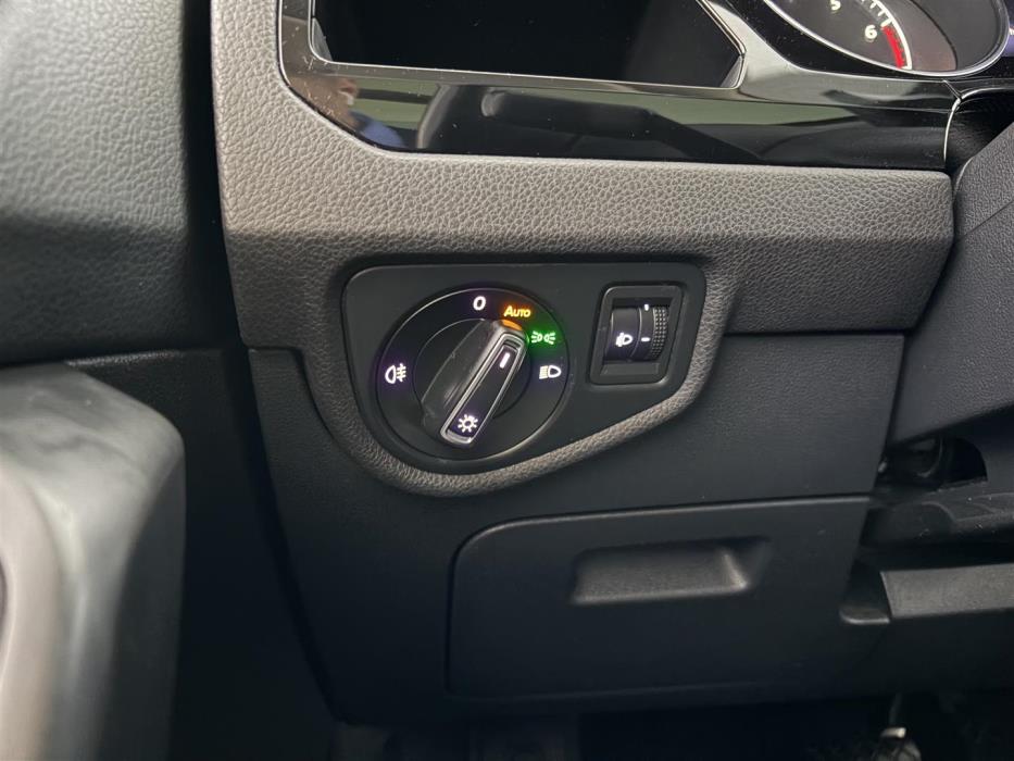 VOLKSWAGEN Touran 2017