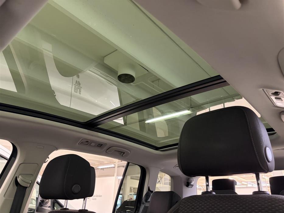 VOLKSWAGEN Touran 2017