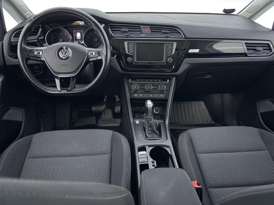 VOLKSWAGEN Touran 2017