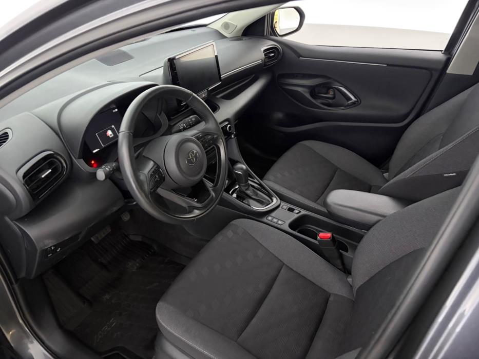 TOYOTA Yaris 2025