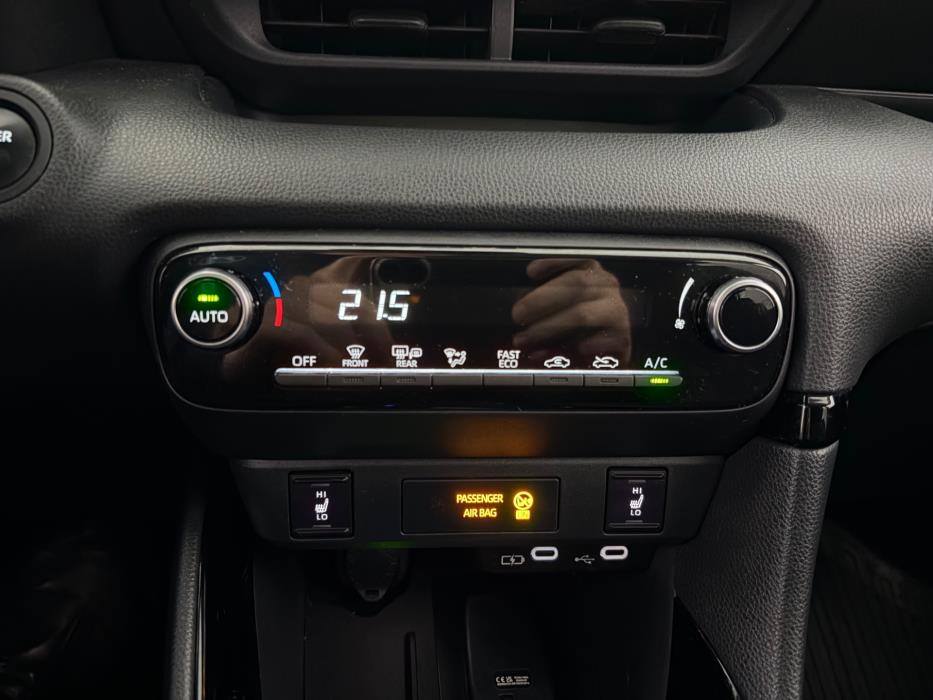 TOYOTA Yaris 2025