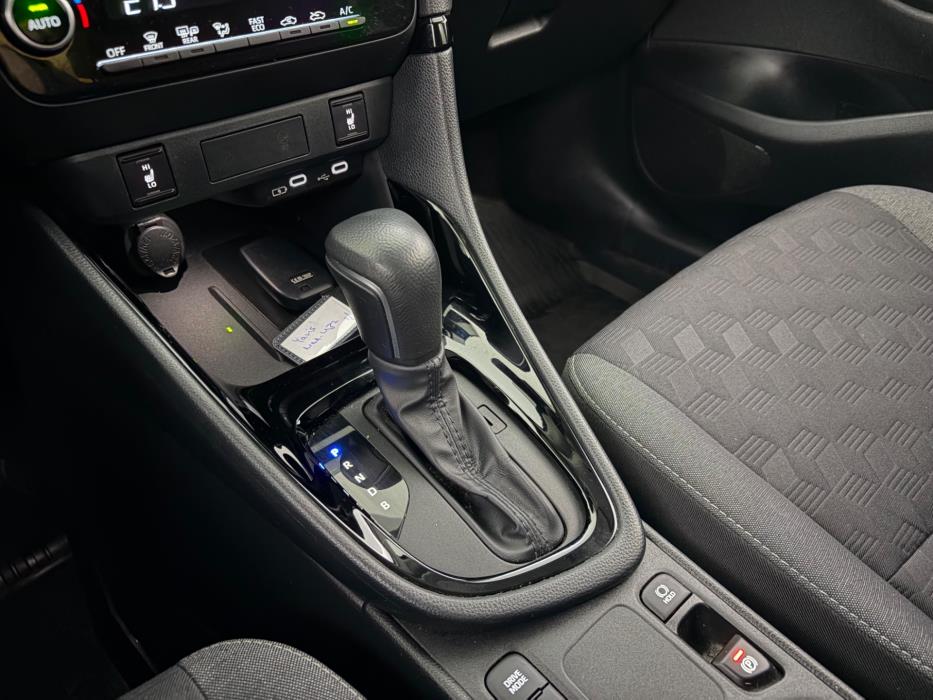 TOYOTA Yaris 2025