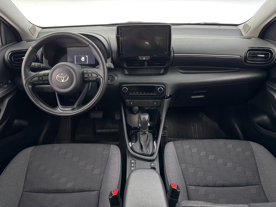TOYOTA Yaris 2025