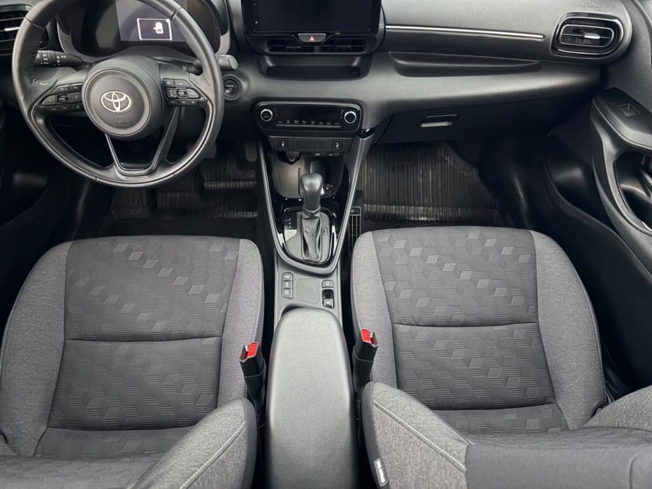 TOYOTA Yaris 2025