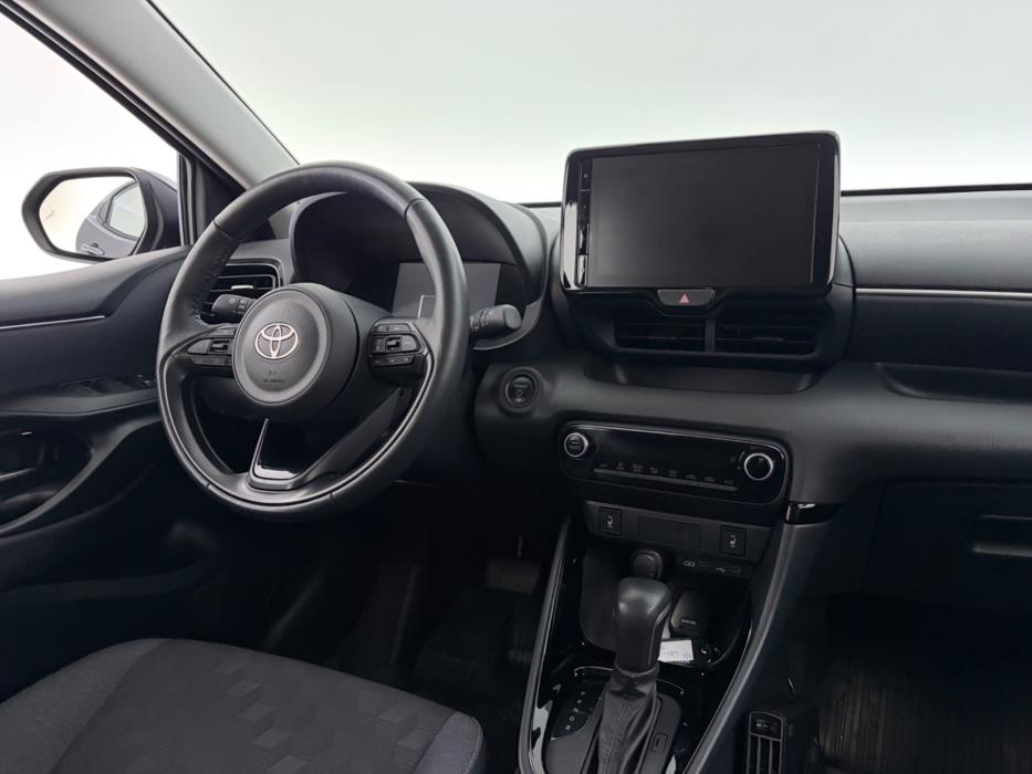 TOYOTA Yaris 2025
