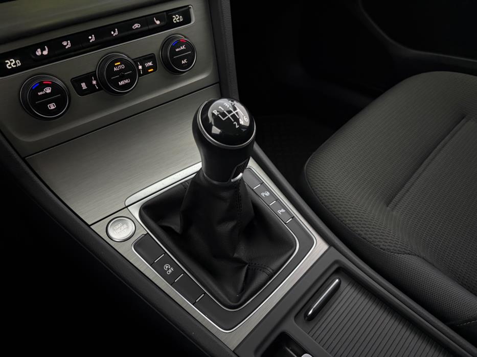 VOLKSWAGEN Golf 2016