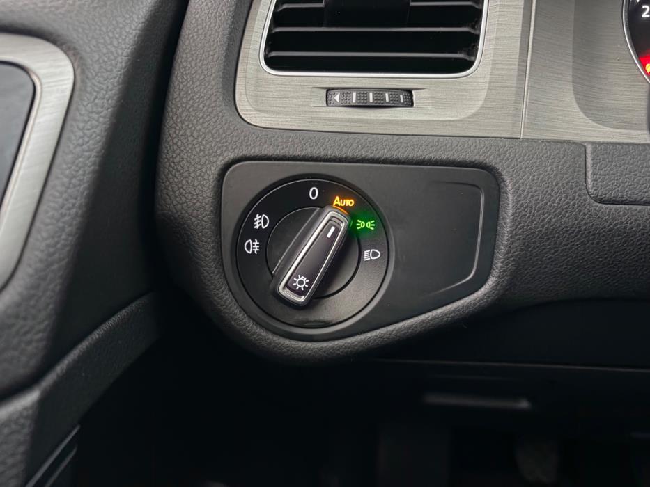 VOLKSWAGEN Golf 2016