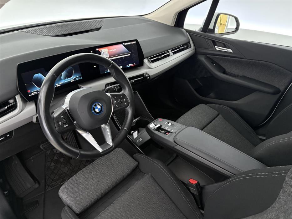BMW 225 2023