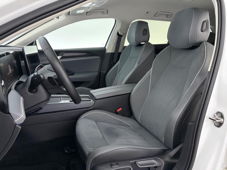 VOLKSWAGEN Passat 2024
