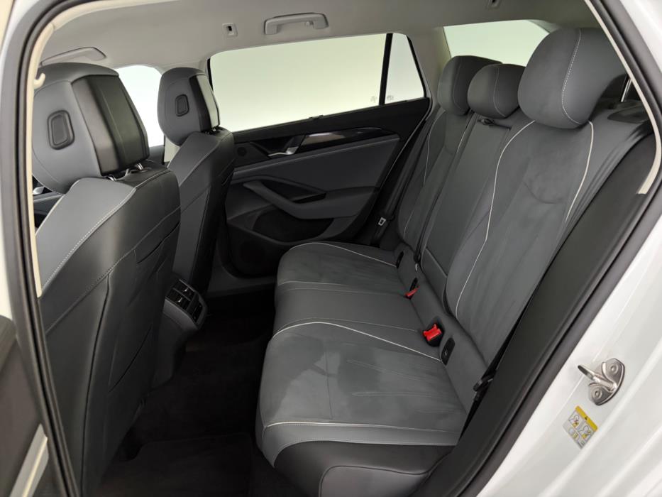 VOLKSWAGEN Passat 2024