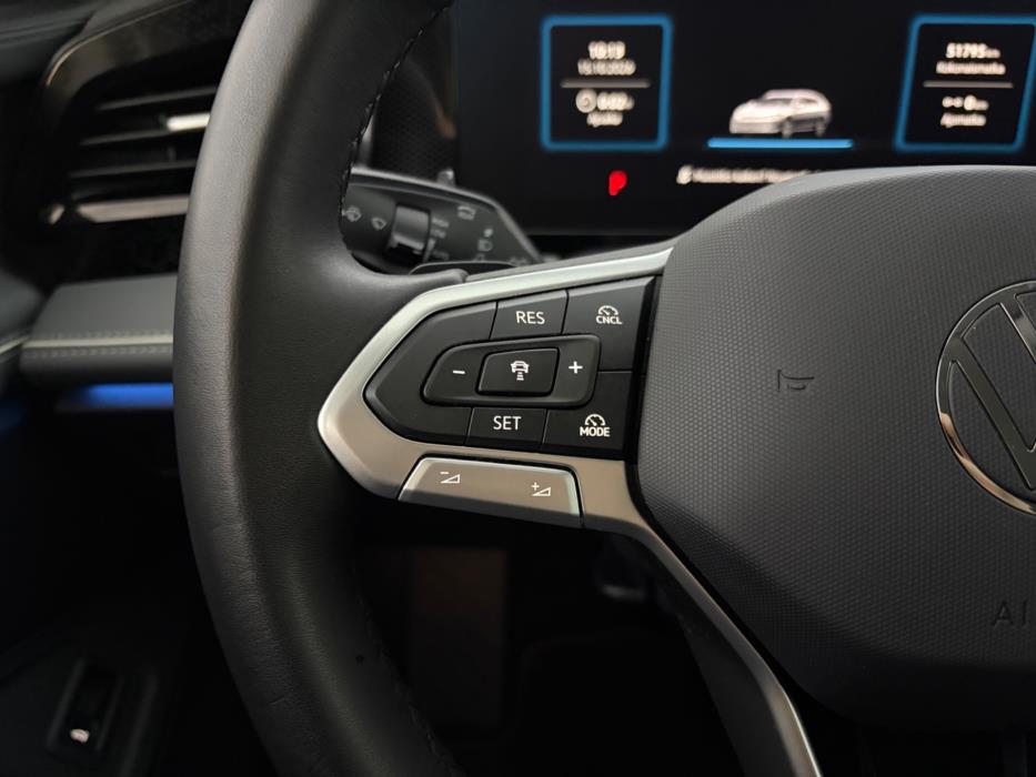 VOLKSWAGEN Passat 2024
