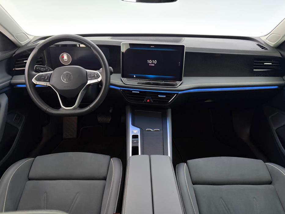 VOLKSWAGEN Passat 2024