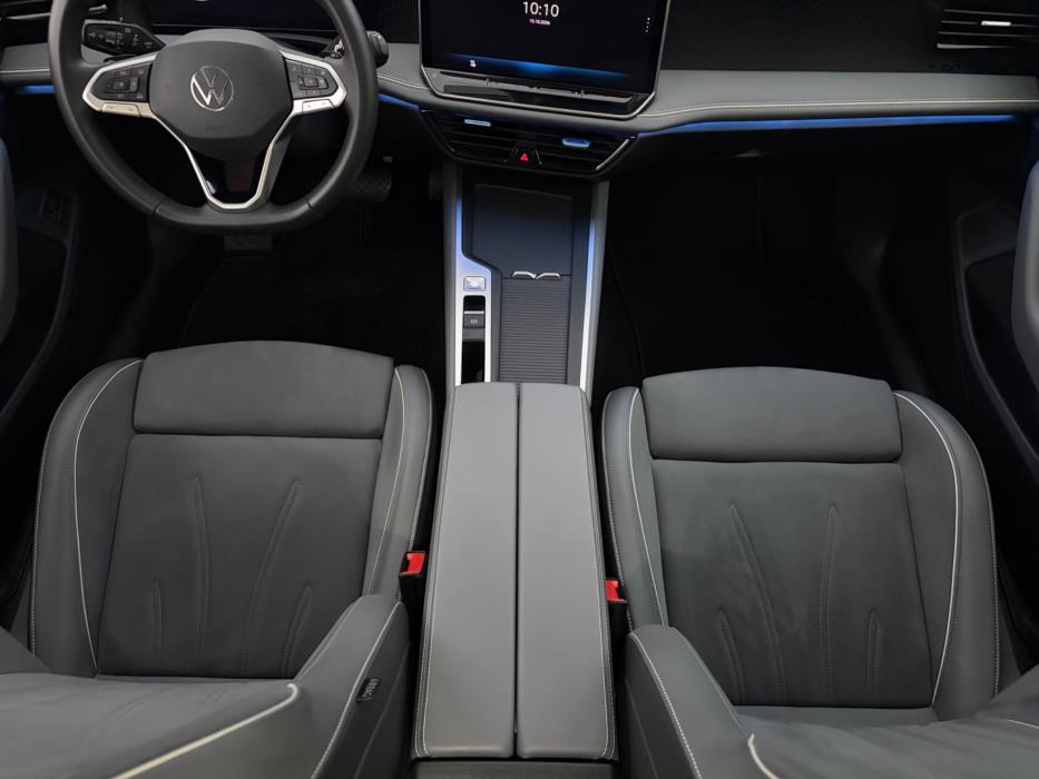 VOLKSWAGEN Passat 2024