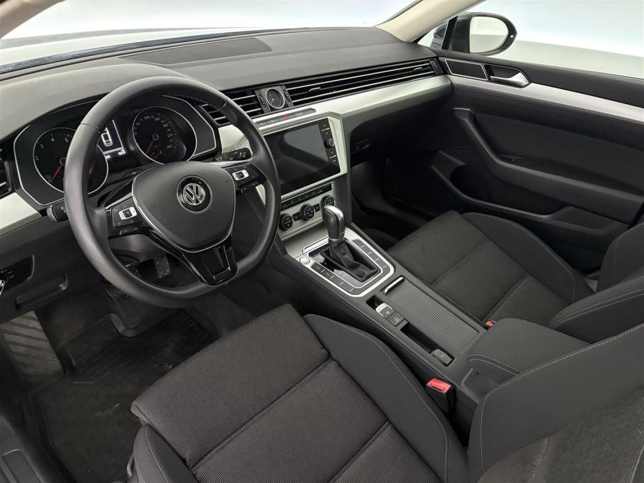 VOLKSWAGEN Passat 2018
