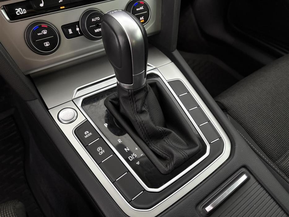 VOLKSWAGEN Passat 2018