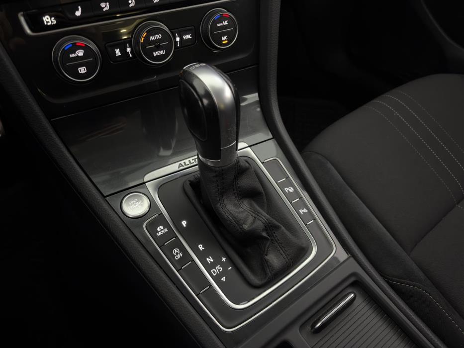 VOLKSWAGEN Golf 2019