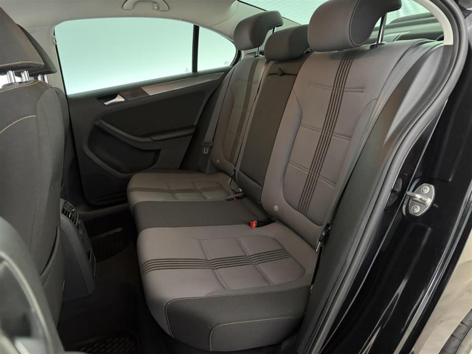 VOLKSWAGEN Jetta 2016