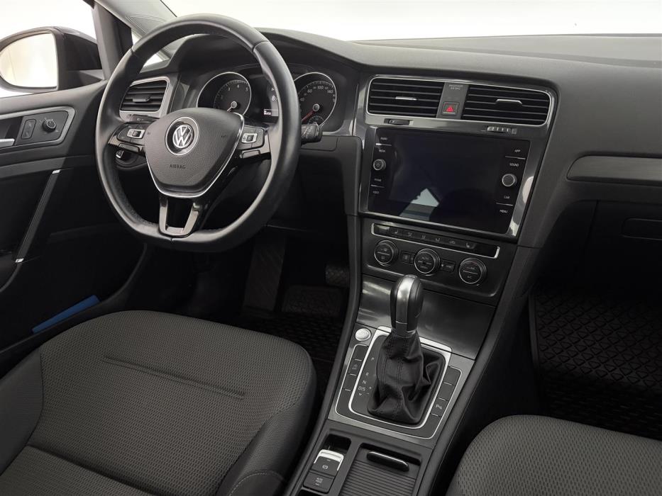 VOLKSWAGEN Golf 2018