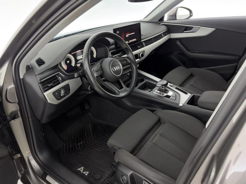 AUDI A4 2020