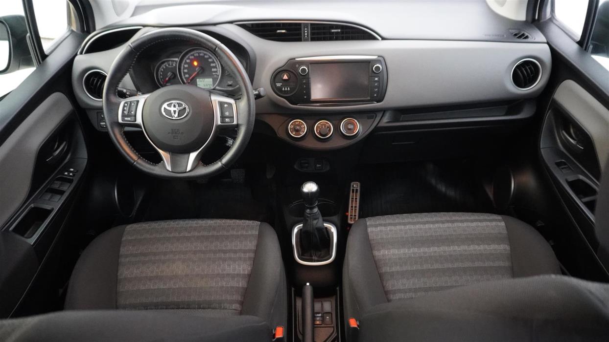 TOYOTA Yaris 2016