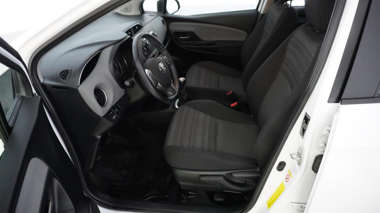 TOYOTA Yaris 2016