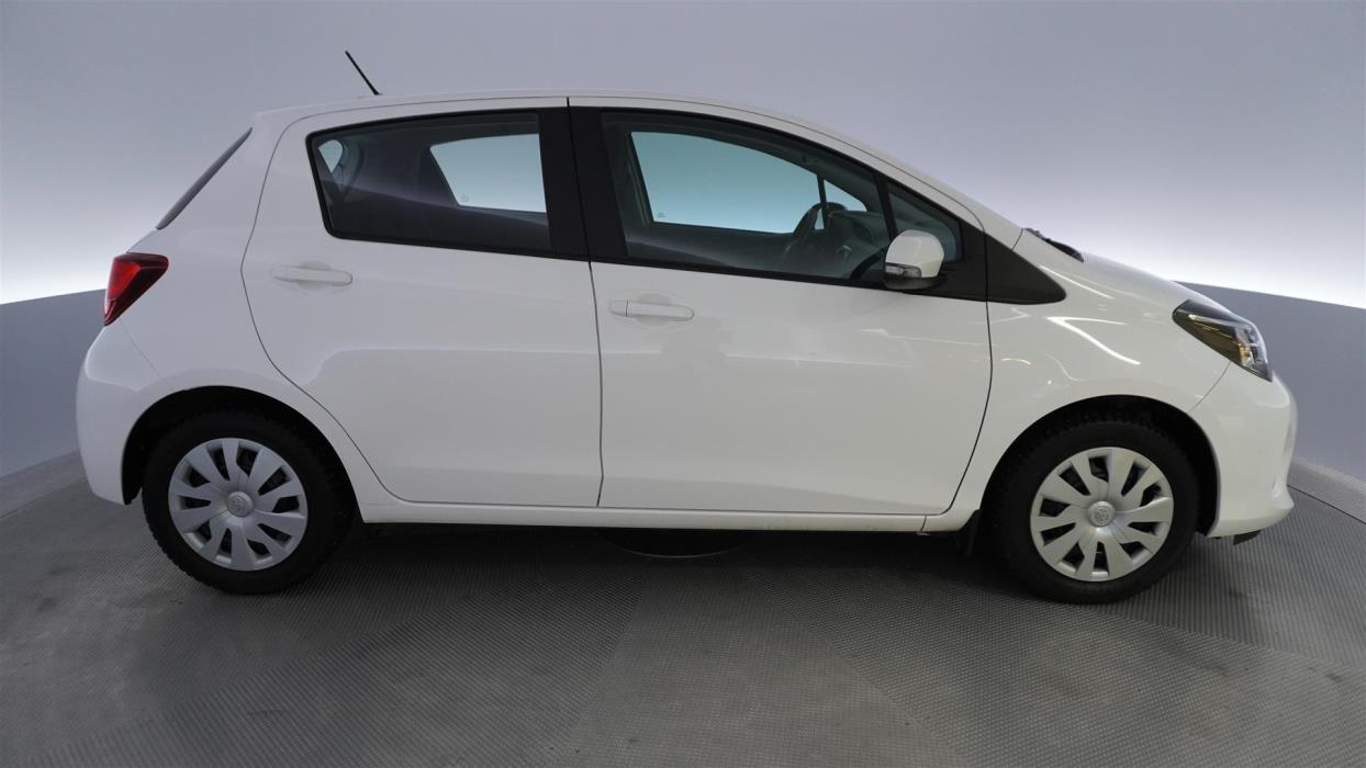 TOYOTA Yaris 2016